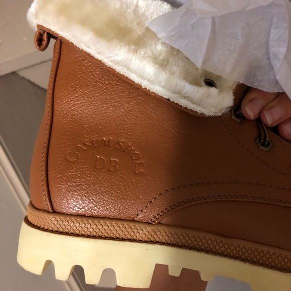 BNIB tan boots with white fur timberland style - Picture 3 of 5